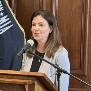 Ayotte, Senate GOP Cut Last-Second Budget Deal, Avoid Veto
